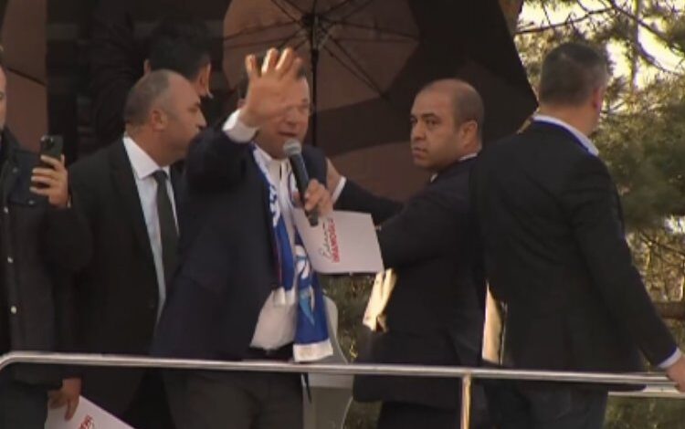 İmamoğlu’nun Erzurum mitingine taşlı saldırı! İmamoğlu’nun Erzurum mitingine taşlı saldırı!