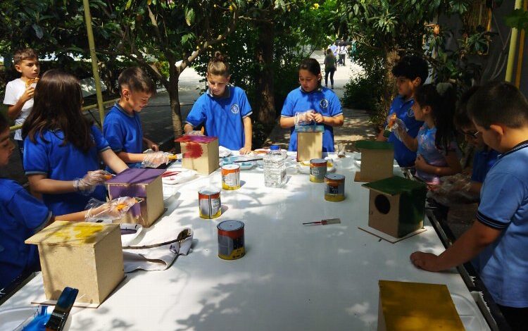 Manisalı öğrenciler geri dönüşümden kuş yuvası yaptı Manisalı öğrenciler geri dönüşümden kuş yuvası yaptı