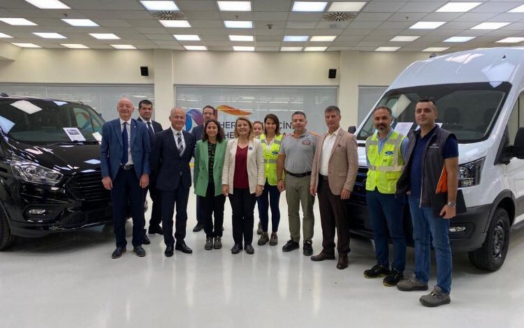 Ford Otosan Gölcük Fabrikası’nı Başkan Hürriyet’ten ziyaret Ford Otosan Gölcük Fabrikası’nı Başkan Hürriyet’ten ziyaret