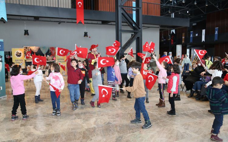 Minik yüreklerin vatan sevgisi Minik yüreklerin vatan sevgisi