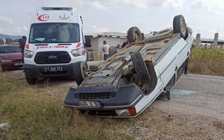 Pazaryeri’nde otomobil devrildi: 2 yaralı! Pazaryeri’nde otomobil devrildi: 2 yaralı!