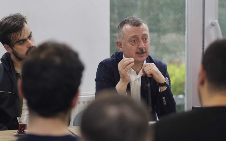 Başkan Büyükakın, üniversiteli gençlerle buluştu