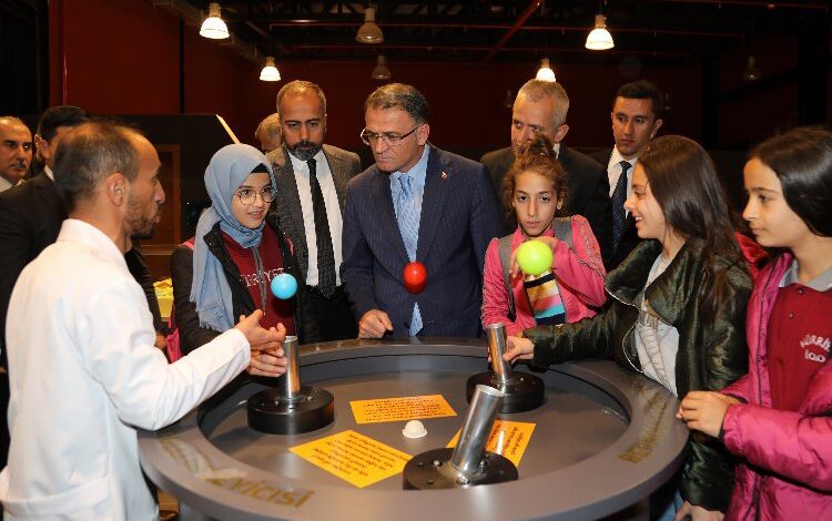 20 bin meraklı mucitten 40 farklı deney