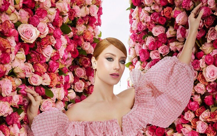 Hazal Kaya ilki başardı Hazal Kaya ilki başardı