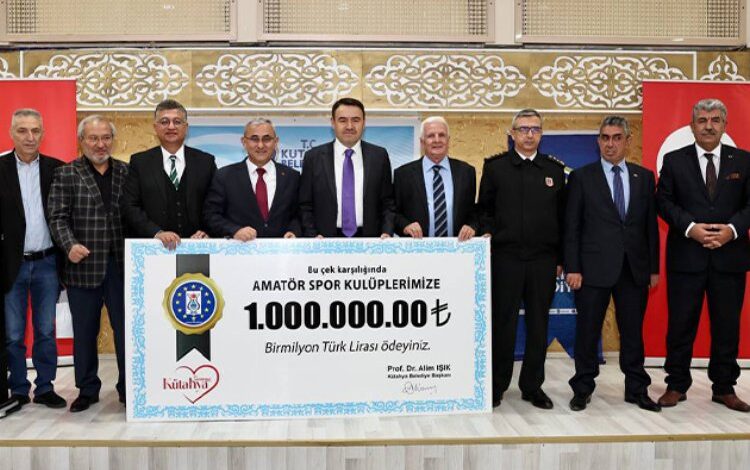 Kütahya’da amatör spor kulüplerine 1 milyon TL destek Kütahya’da amatör spor kulüplerine 1 milyon TL destek