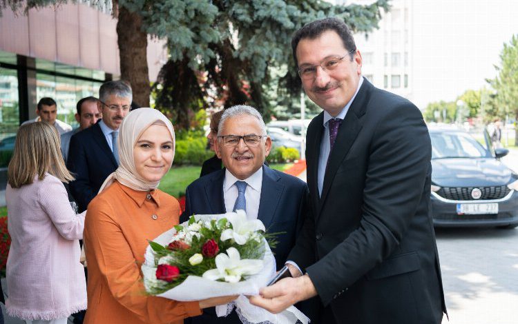 Memduh Büyükılıç’a ‘frekans’ övgüsü Memduh Büyükılıç’a ‘frekans’ övgüsü