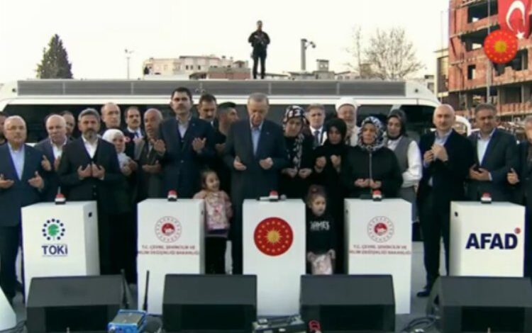 4 bin 431 konutun daha temeli atıldı… Cumhurbaşkanı Eroğan: Herkesi yeni yuvasına kavuşturacağız 4 bin 431 konutun daha temeli atıldı… Cumhurbaşkanı Eroğan: Herkesi yeni yuvasına kavuşturacağız