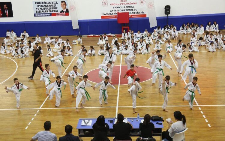 Gölcük’te taekwondo sporcuları kuşak atladı Gölcük’te taekwondo sporcuları kuşak atladı