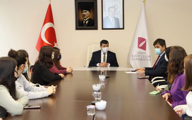 İzmir Katip Çelebi Üniversitesi ‘Star’ları ağırladı İzmir Katip Çelebi Üniversitesi ‘Star’ları ağırladı