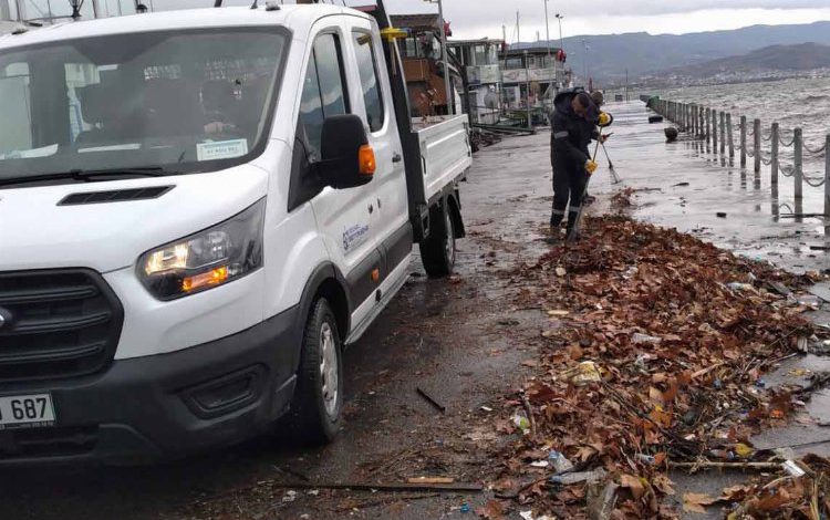 Kocaeli’nde lodos atıkları temizlendi Kocaeli’nde lodos atıkları temizlendi