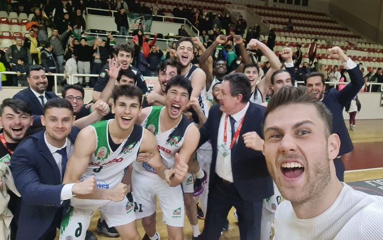 Zorlu maçı kazanan Bursa Gemlik oldu Zorlu maçı kazanan Bursa Gemlik oldu