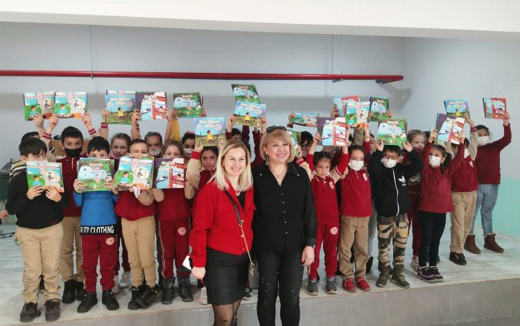 Büyük ödüllü yazar Havva Tekin Bursa’da miniklerle buluştu