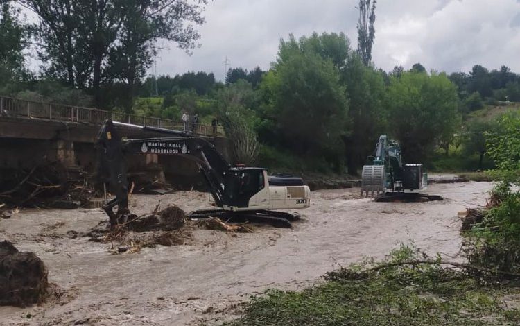 İstanbul Büyükşehir ekipelri afet bölgesinde İstanbul Büyükşehir ekipelri afet bölgesinde