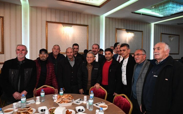 Tomarzalılar Memduh Büyükkılıç’ı iftarda ağırladı Tomarzalılar Memduh Büyükkılıç’ı iftarda ağırladı