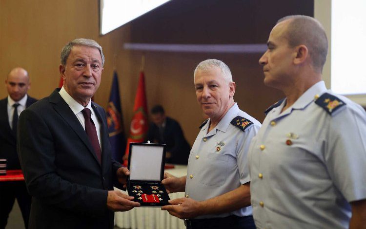 MSB’den üst rütbeye terfi eden personele tören MSB’den üst rütbeye terfi eden personele tören