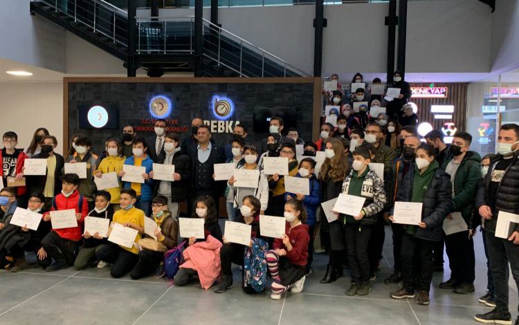 Bursalı gençler KODFEST’te yarıştı Bursalı gençler KODFEST’te yarıştı