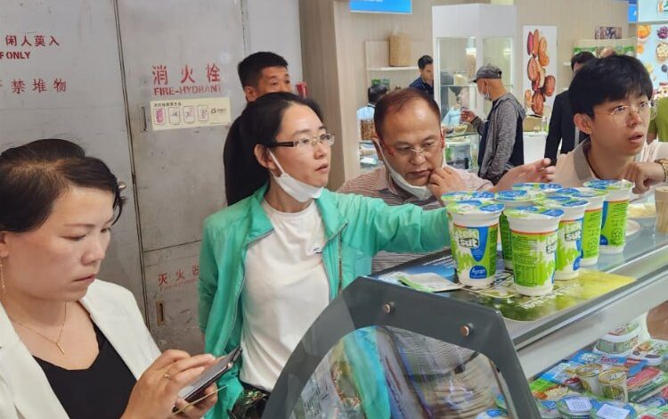 Çin Seddi’ni süt ile aşıyor!