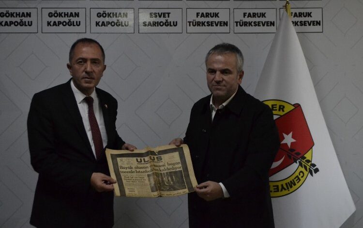 Düzce MHP İl Başkanı’nı duygulandıran hediye Düzce MHP İl Başkanı’nı duygulandıran hediye