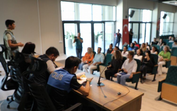 Hatay Büyükşehir’e KADES, UYUMA ve HAYDİ eğitimi