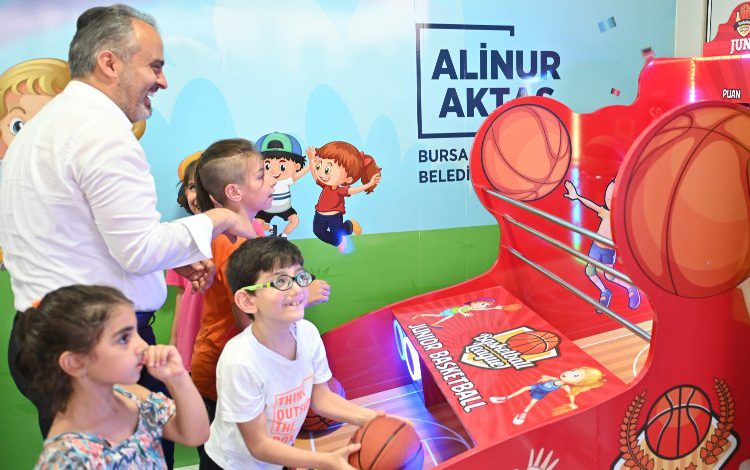 Bursa’da ‘ToyMobil’le eğlenceli yolculuk