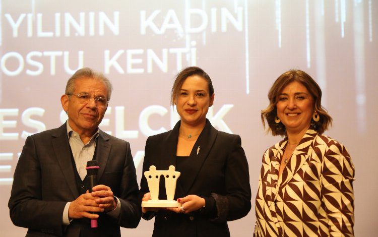 İzmir Efes Selçuk’a “Kadın Dostu Kent” ödülü İzmir Efes Selçuk’a “Kadın Dostu Kent” ödülü