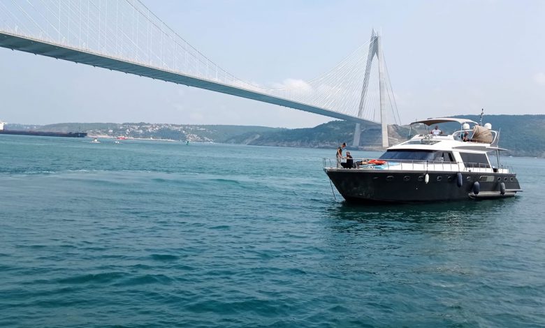 İstanbul’da 7 yolculu motor yat emniyetle limana yanaştırıldı