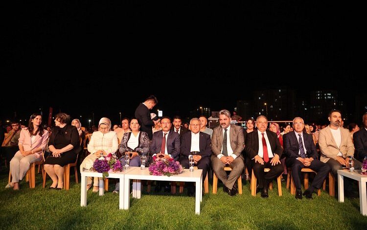 Kayseri Talas’ta Zafer Bayramı coşkusu Kayseri Talas’ta Zafer Bayramı coşkusu