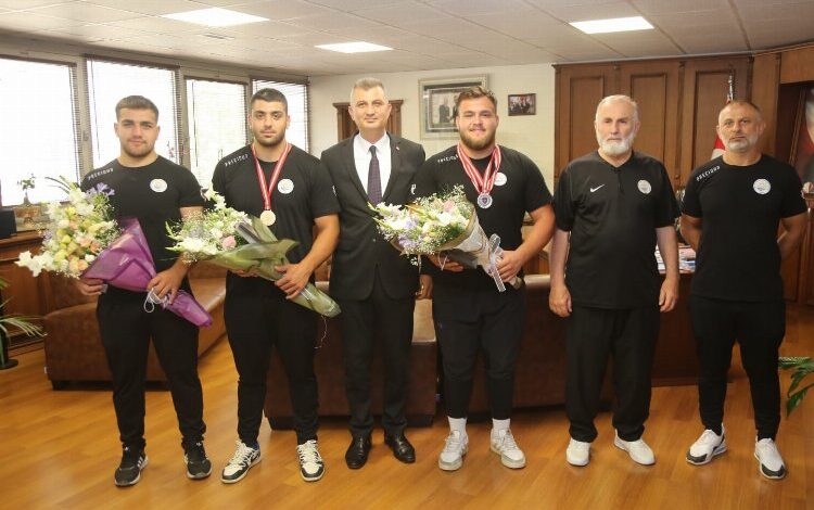 Gölcüklü güreşçilerden Kırkpınar dönüşü Başkan Yıldırım’a ziyaret