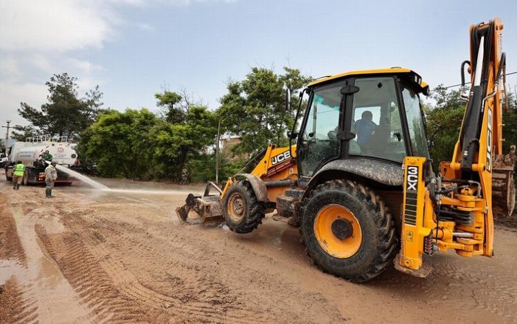 Sel bölgesinde hummalı çalışması sürüyor