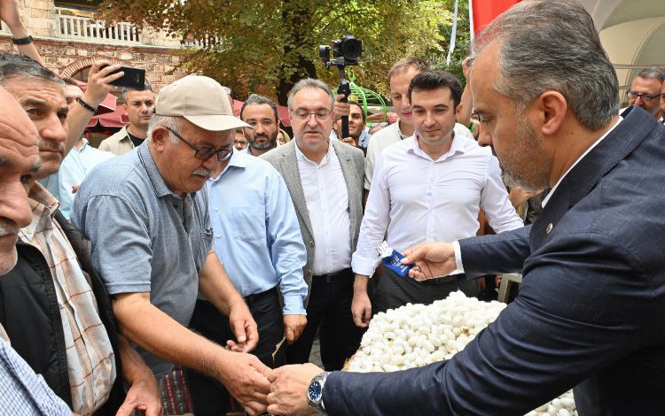 Bursa’da ‘ipeksi’ festivale koza alımlı başlangıç