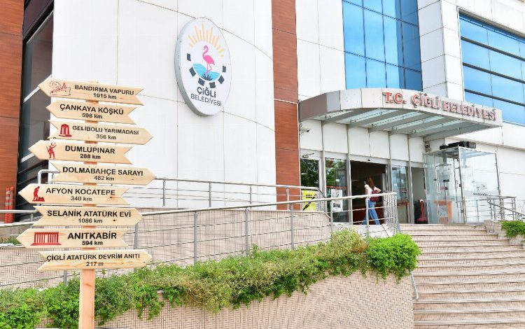 İzmir Çiğli Belediyesi müdürlükleri kadınlara emanet İzmir Çiğli Belediyesi müdürlükleri kadınlara emanet