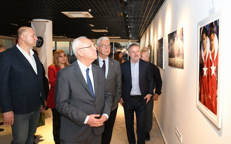 İzmir Karabağlar’da “Cumhuriyet Daima VI” sergisi İzmir Karabağlar’da “Cumhuriyet Daima VI” sergisi