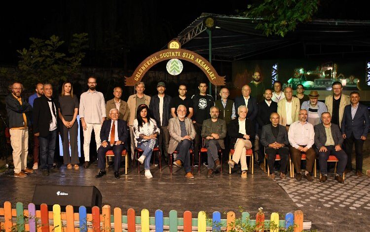 30 yıl önce başlayan gelenek! Suçıktı Şiir Akşamları büyüledi 30 yıl önce başlayan gelenek! Suçıktı Şiir Akşamları büyüledi