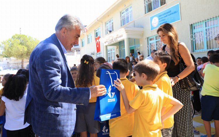 Bu yıl da kırtasiyeler Güzelbahçe Belediyesi’nden