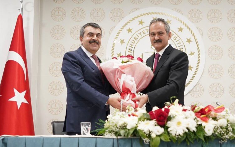 Milli Eğitim, Adalet, Ticaret ve Tarım’da devir teslimler tamamlandı Milli Eğitim, Adalet, Ticaret ve Tarım’da devir teslimler tamamlandı