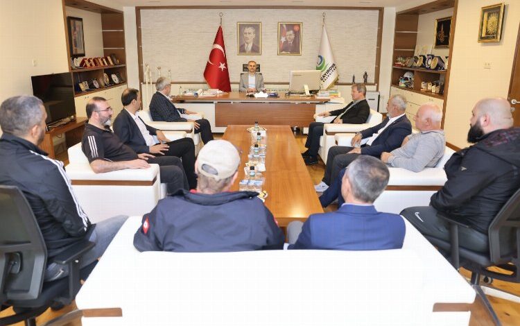 Çayırova’da Başkan Çiftçi’ye şampiyonluk teşekkürü Çayırova’da Başkan Çiftçi’ye şampiyonluk teşekkürü