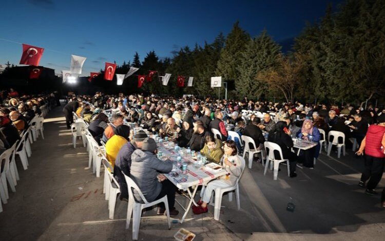 Denizlililer, Büyükşehirin mahalle iftarlarında buluşuyor