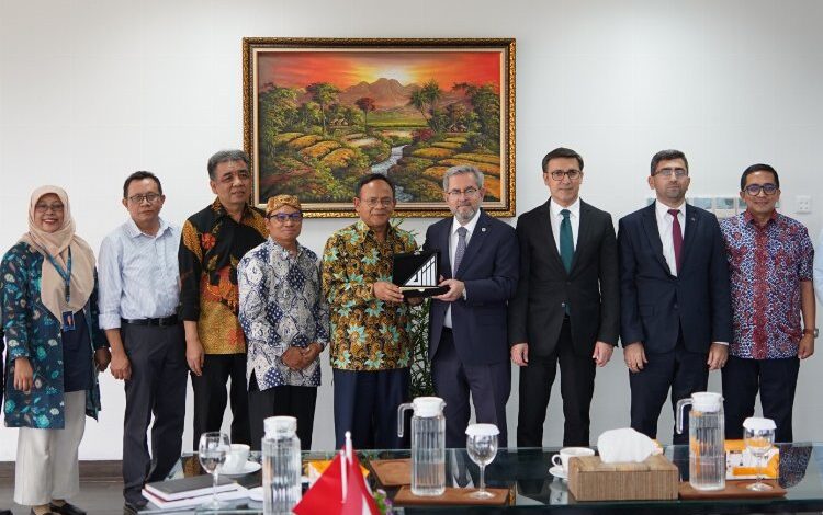 Ankara ile Cakarta arasında akademik köprü