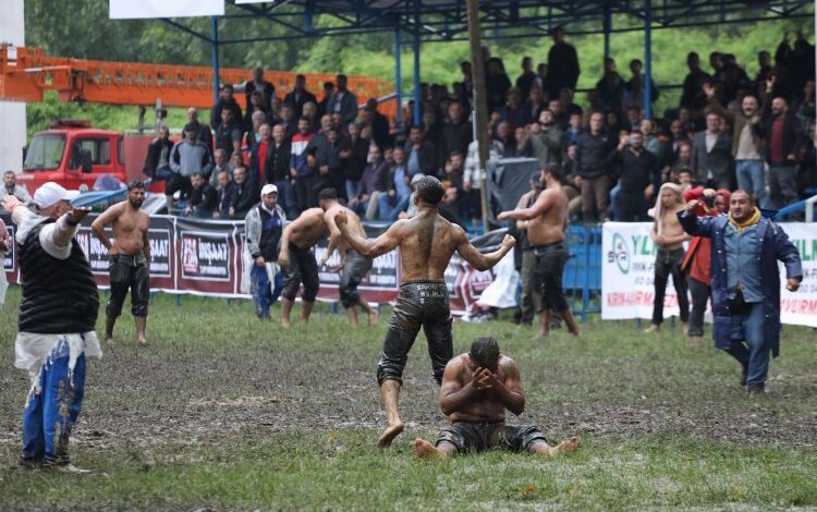 Sakaryalı pehlivanlarından madalya yağmuru