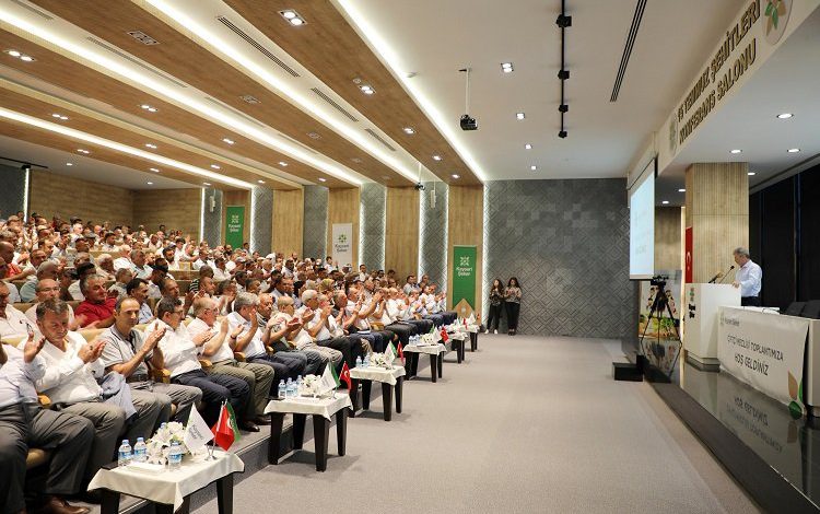 Çiftçi Meclisi’nden Akay’a tam destek Çiftçi Meclisi’nden Akay’a tam destek