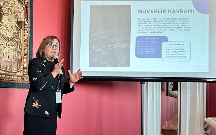 Başkan Şahin: Akıllı ulaşımı en hızlı uygulayan şehir olduk Başkan Şahin: Akıllı ulaşımı en hızlı uygulayan şehir olduk