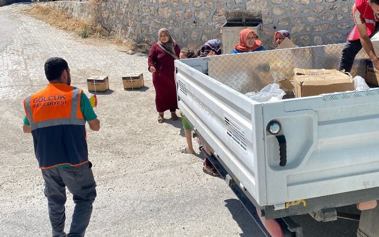 Gölcük’ten deprem bölgesine yardımlara devam Gölcük’ten deprem bölgesine yardımlara devam