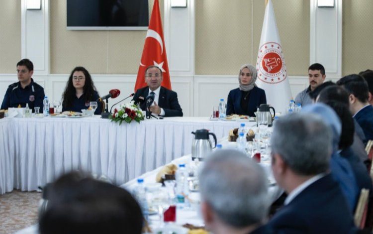 Bakan Bozdağ: Oyunları bozmaya ve hesap sormaya devam edeceğiz Bakan Bozdağ: Oyunları bozmaya ve hesap sormaya devam edeceğiz