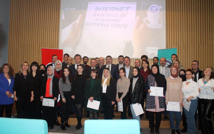 Bursa’da ‘İnternet Gazeteciliği Akademisi’nde başarılı kursiyerler sertifikalandı