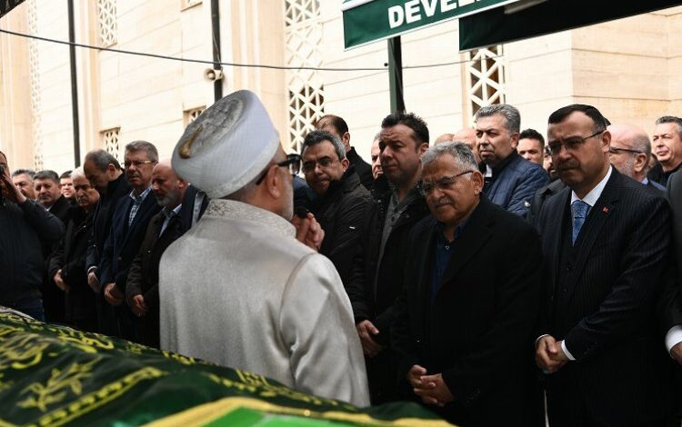 Memduh Büyükkılıç’ın abla acısı Memduh Büyükkılıç’ın abla acısı