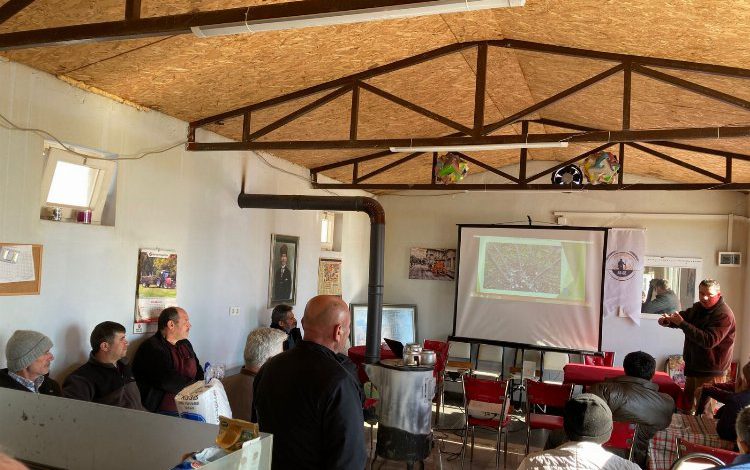 Kocaeli İzmit’te fındıkta gübreleme ve ilaçlama eğitimi Kocaeli İzmit’te fındıkta gübreleme ve ilaçlama eğitimi