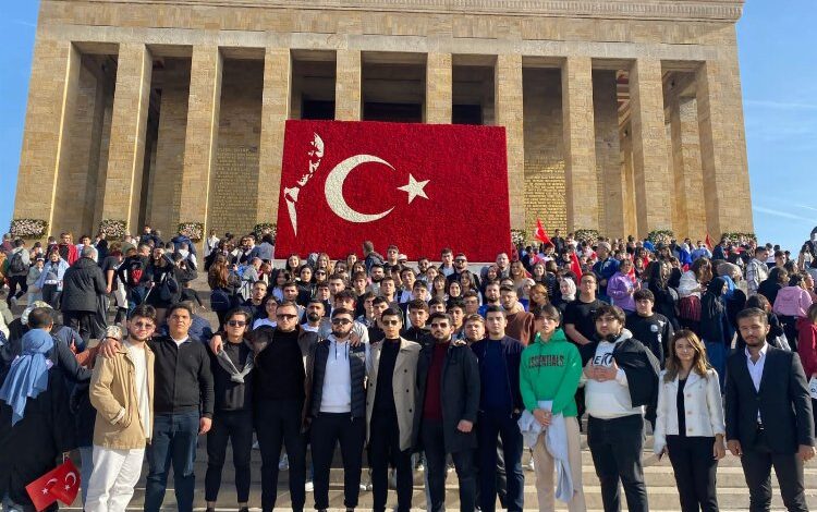 Azerbaycanlı talebeler Ata’nın huzurunda