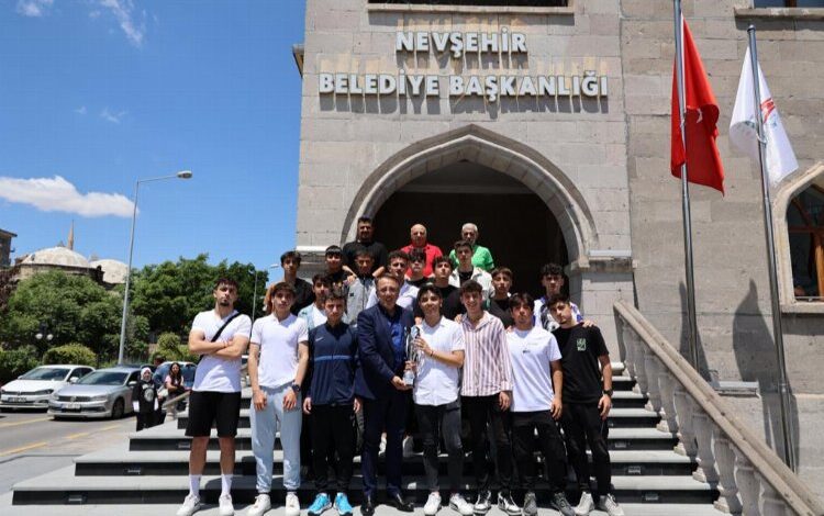 Nevşehir Belediyesi sporcularına Savran’dan tebrik Nevşehir Belediyesi sporcularına Savran’dan tebrik