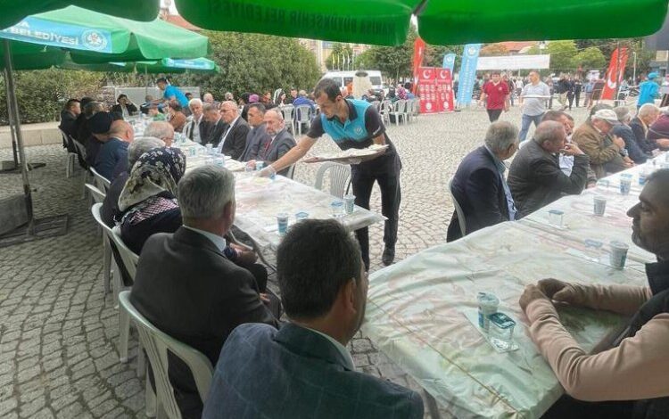 Manisa’da dualar şehitler için arşa yükseldi