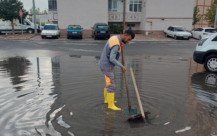 Kayseri Melikgazi Belediyesi ekiplerinden yağış seferberliği